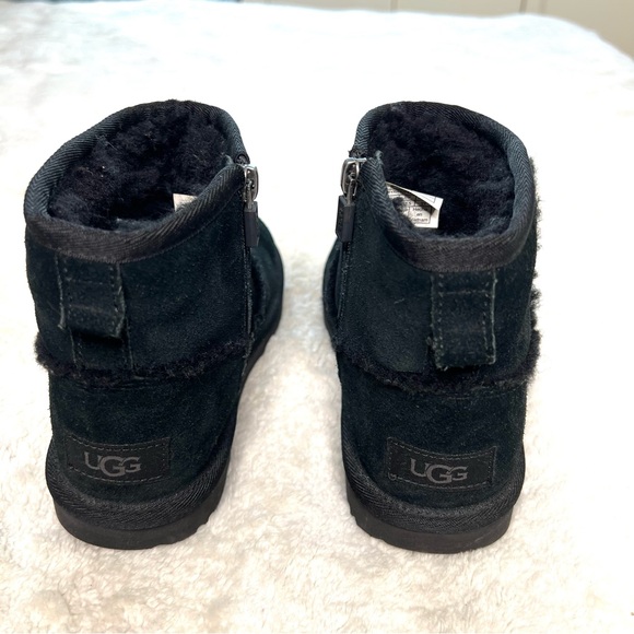 Ugg mini zipper boots black size 2 - Picture 5 of 8